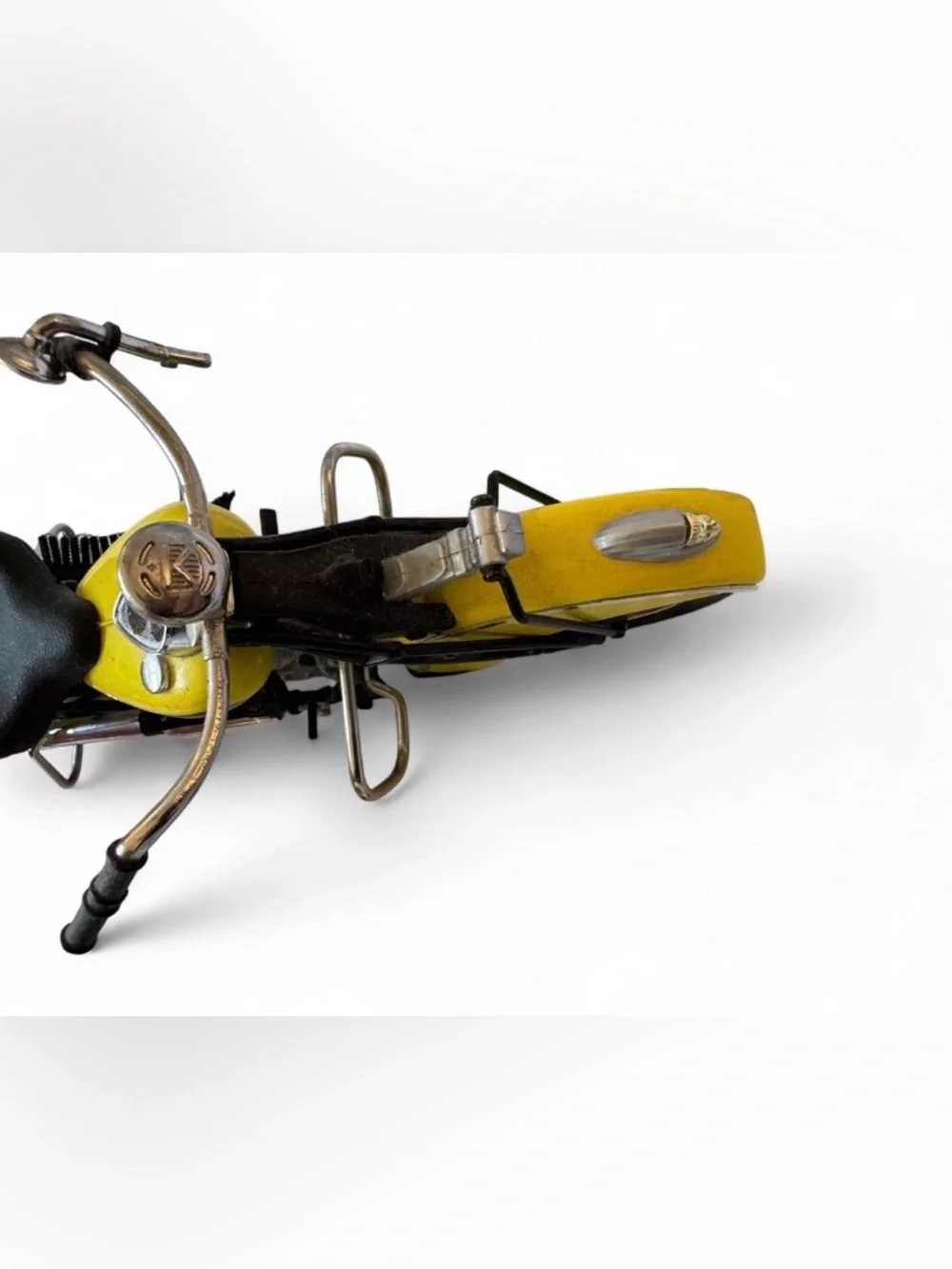 Rare 1942 Yellow Danbury Mint Indian Motorcycle 1:10 Diecast Model Saddlebags